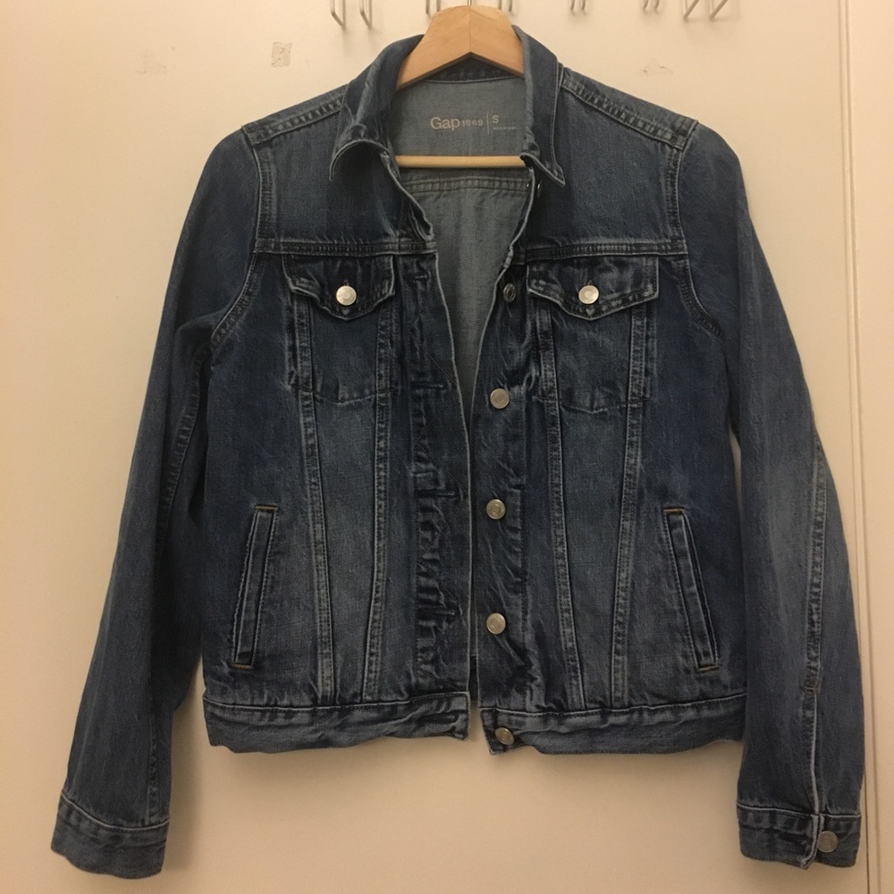GAP women’s denim jean jacket